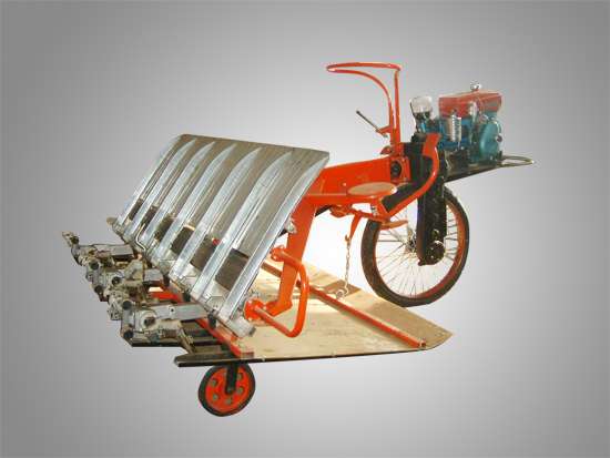 2ZZ-6A型機動(dòng)水稻插秧機
